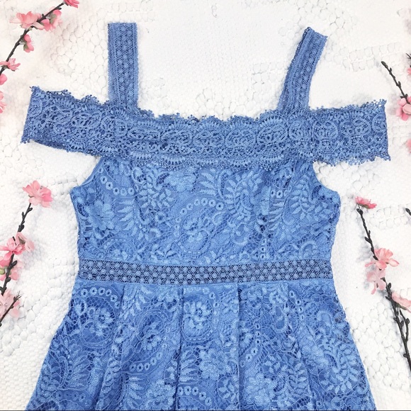 Francesca's Collections Dresses & Skirts - Francesca’s Cold Shoulder Periwinkle Lace Dress